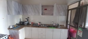 Apartment | Private kitchen | Fridge, microwave, oven, stovetop - Stunning 3-bed Apartment in Nairobi (Nairobi)