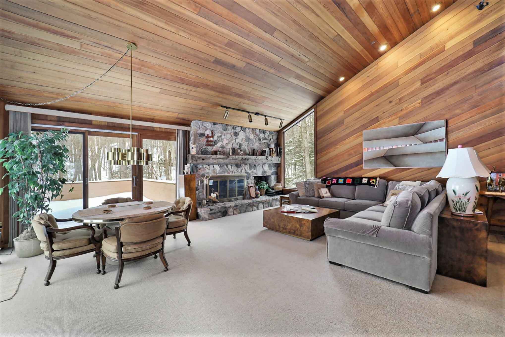 Welcome to the Relaxing Northern Lodge in Michigan’s premier Birchwood Farms Golf and Country Club