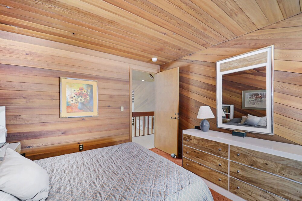 to the Relaxing Northern Lodge in Michigan’s premier Birchwood