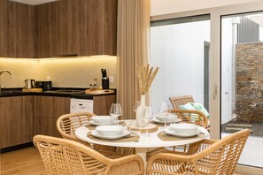 Fridge, microwave, oven, stovetop - Marinha Grande Apartamentos  N°2 ZEN (Marinha Grande)