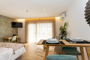 Ferros/tábuas de passar roupa, Wi-Fi, roupa de cama