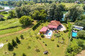 Seasonal outdoor pool, a heated pool - Wellness House On The River Kupa (Karlovac)