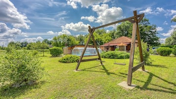Children’s play area – outdoor