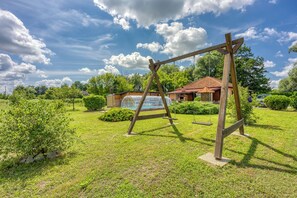 Children’s play area – outdoor