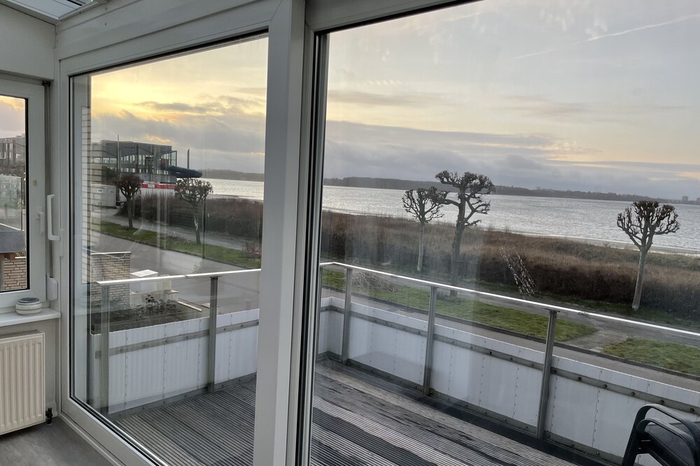 Ferienwohnung mit Direktem Meerblick und Wintergarten