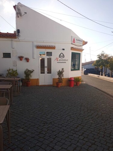 Casa do Rosa - Sleeps 6 - Parking - Wifi