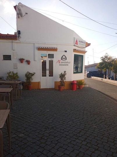 Casa do Rosa - Sleeps 6 - Parking - Wifi