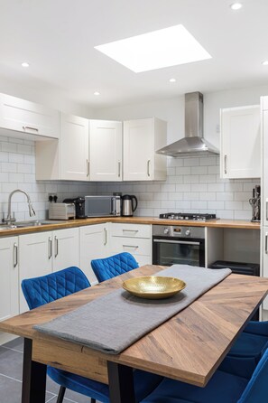 Mikrowelle, Ofen, Hochstuhl