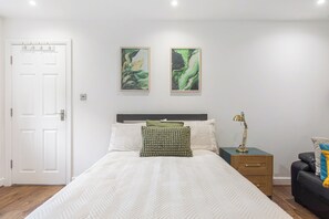 2 Schlafzimmer, Reisekinderbett, WLAN, Bettwäsche