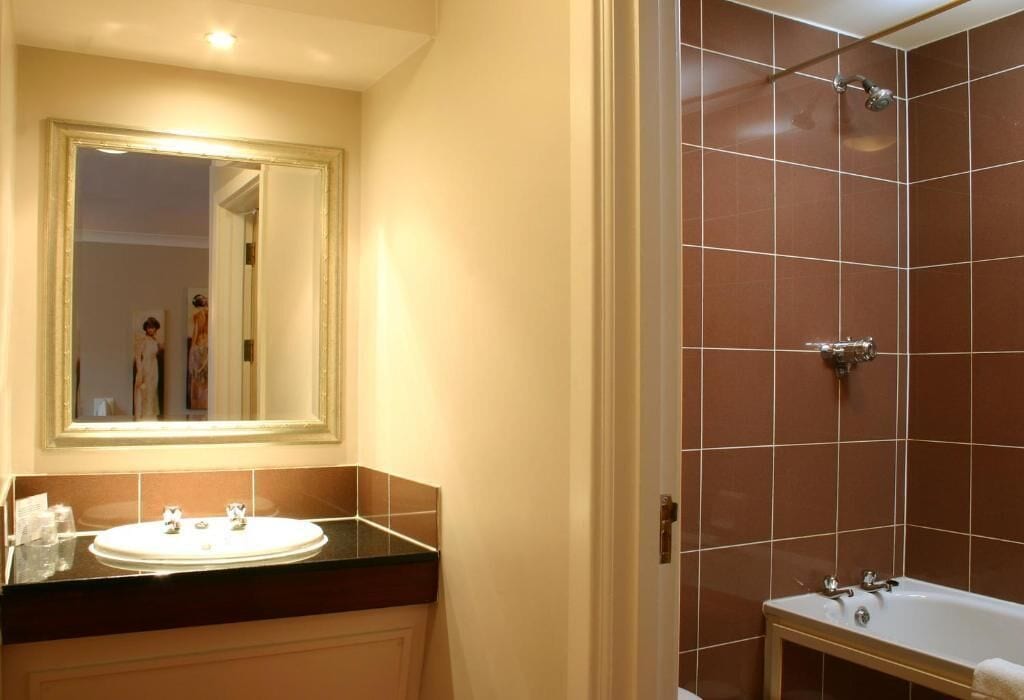 Phòng đôi Tiêu chuẩn, 1 giường đôi, không hút thuốc, bồn tắm | Phòng tắm | Khăn tắm 