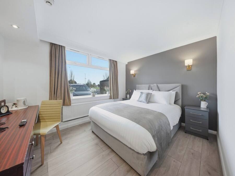 Kahden hengen superior-huone | Työpöytä, silitysrauta/-lauta, ilmainen Wi-Fi, vuodevaatteet