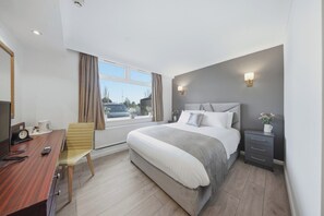 Superior Double Room | Desk, iron/ironing board, free WiFi, bed sheets - The Greyhound Hotel (Leigh)