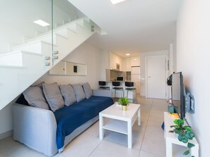 Duplex | Living area | 30-inch TV with cable channels - Tusity Yeah (Las Palmas de Gran Canaria)