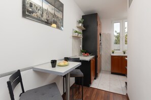 Private kitchen - Warsaw Airport Apartment by Renters (Warsaw)