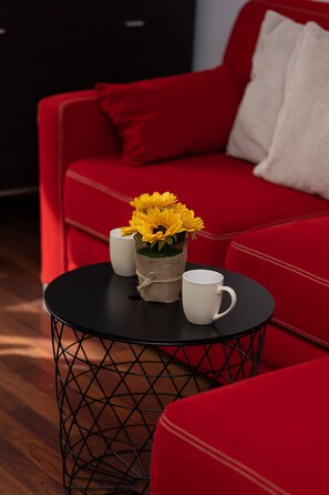 Living area - Warsaw Airport Apartment by Renters (Warsaw)