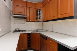 Apartment, 2 Bedrooms, Balcony | Private kitchenette | Microwave, dishwasher, cookware/dishes/utensils, paper towels