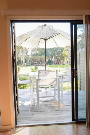 Unclassified image, 2 of 48, button