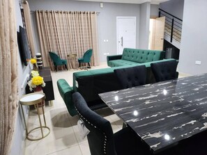 House | Interior - Spacious Luxury 3bed Hse in Tema - Netflix, Wi-fi (Tema)