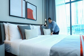 Room, 1 Bedroom, Partial Sea View | Minibar, in-room safe, soundproofing, free WiFi