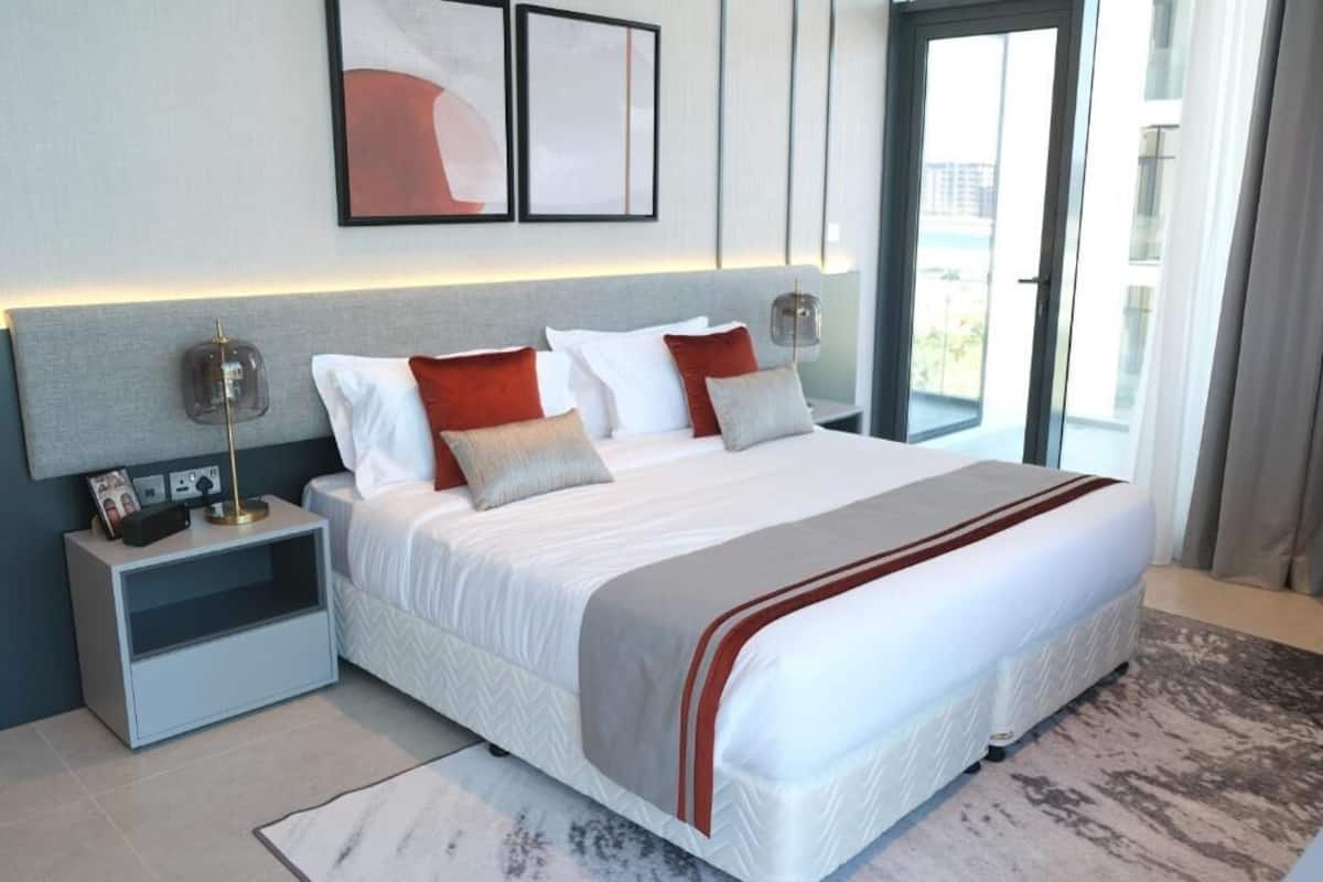 Apartamento, 2 habitaciones, vistas a la ciudad | 3 dormitorios, minibar, caja fuerte y sistema de insonorización