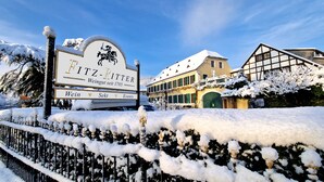 Property grounds - Ritterhof guest rooms at the Fitz-Ritter winery - VDP/Organic (Bad Dürkheim)