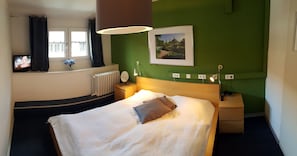 4 bedrooms, free WiFi, bed sheets - Ritterhof guest rooms at the Fitz-Ritter winery - VDP/Organic (Bad Dürkheim)