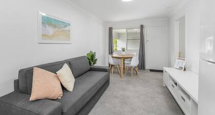 Coastal Chic Apartment Only Minutes to the Beach