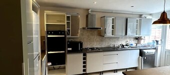 Cheerful 4- bedroom townhouse with spacious garden