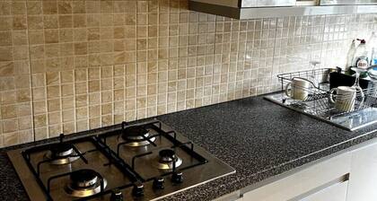 Cheerful 4- bedroom townhouse with spacious garden