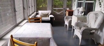 Summer Breeze on Lake Winnisquam.  Pet Friendly!