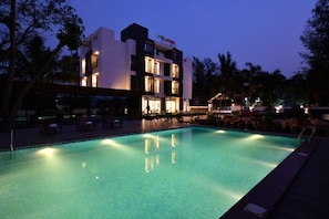 Pool - Apricsu Treeo Lonavala (Mawal)