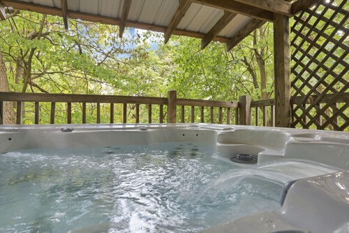 Gentle Breeze: The Evergreen: Romantic Secluded Getaway