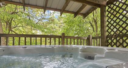 Gentle Breeze: The Evergreen: Romantic Secluded Getaway