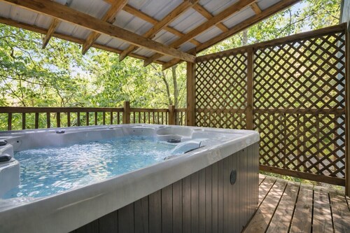 Gentle Breeze: The Evergreen: Romantic Secluded Getaway