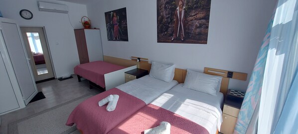 1 chambre, bureau, fer et planche à repasser, Wi-Fi gratuit