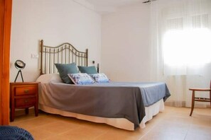 2 bedrooms, WiFi, bed sheets, wheelchair access