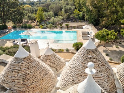 Magnificent Trulli Sleeping 15 With Huge 18 X 7 Infinity Pool