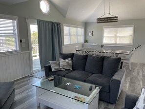 Smart TV, books - Beautiful remodeled home!  Close to the beach! (Corolla)