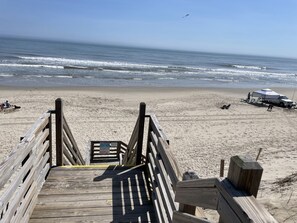 Sun loungers - Beautiful remodeled home!  Close to the beach! (Corolla)