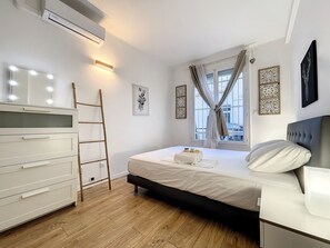 2 bedrooms, iron/ironing board, WiFi, bed sheets - (060) Antibes and friends (Antibes)