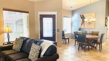 TV, peis og DVD-spiller