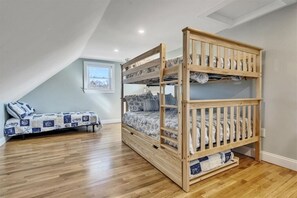 3 bedrooms, desk, iron/ironing board, travel crib