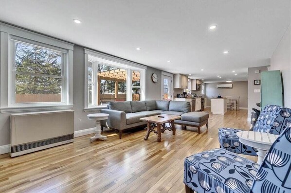 Smart TV, fireplace, table tennis