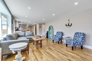 Smart TV, fireplace, table tennis