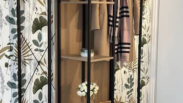 1 bedroom, desk, free WiFi, bed sheets