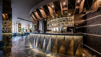 Bar (trong khuôn viên)