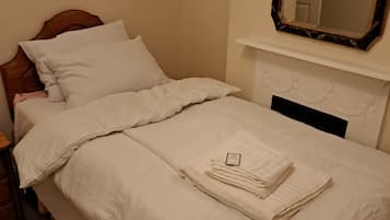 5 bedrooms, WiFi, bed sheets