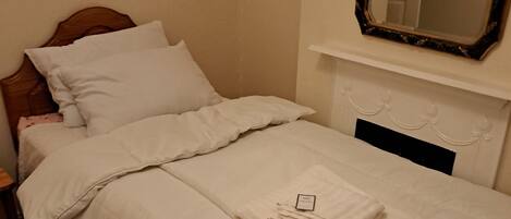 5 bedrooms, WiFi, bed sheets