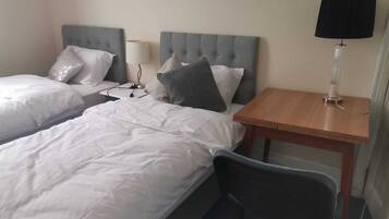 5 bedrooms, WiFi, bed sheets