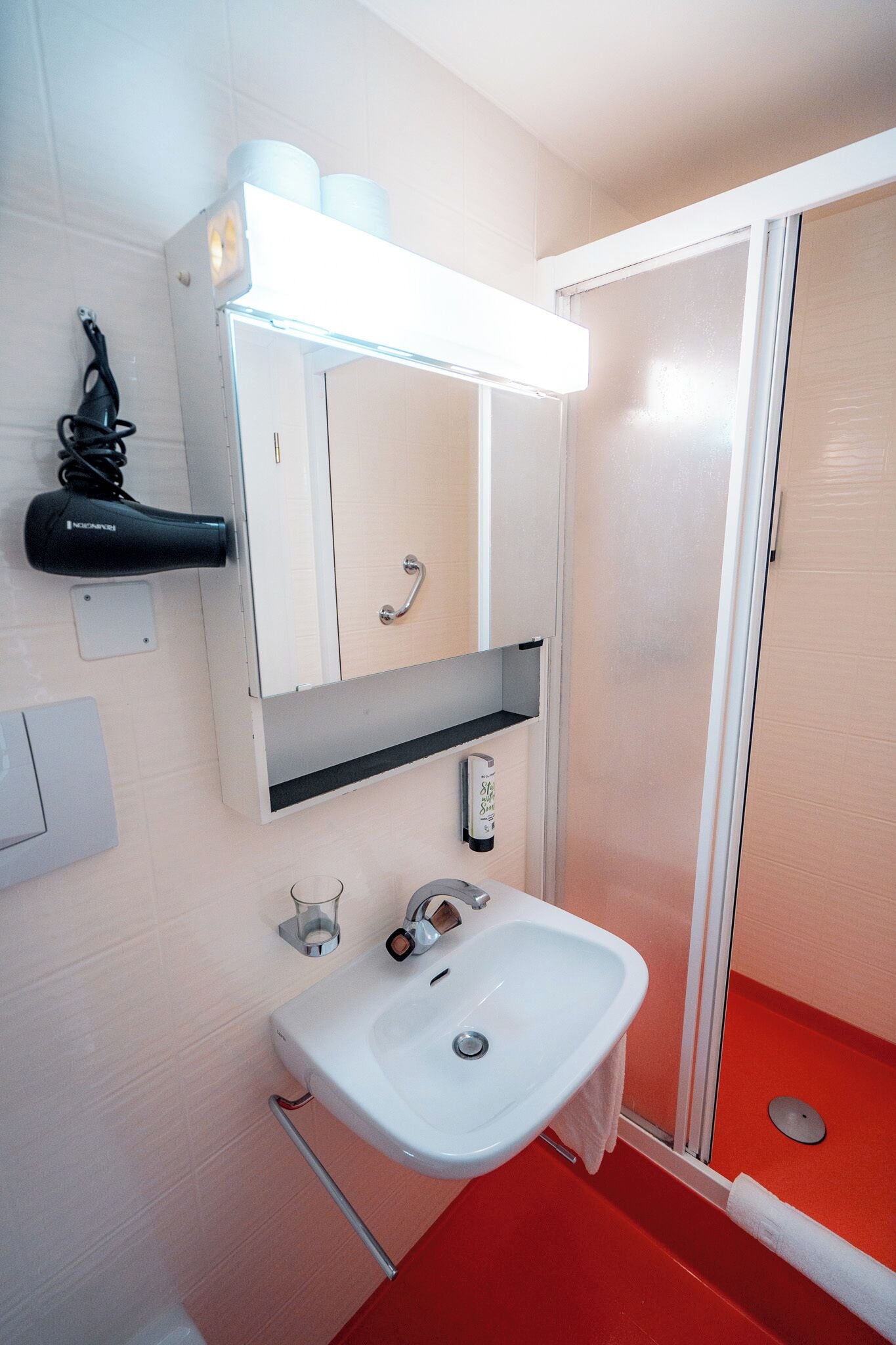 Comfort-Einzelzimmer | Badezimmer